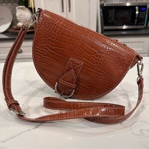 Urban Outfitters Womens Dorothy Saddle Crossbody Bag Medium Croc Faux Leather